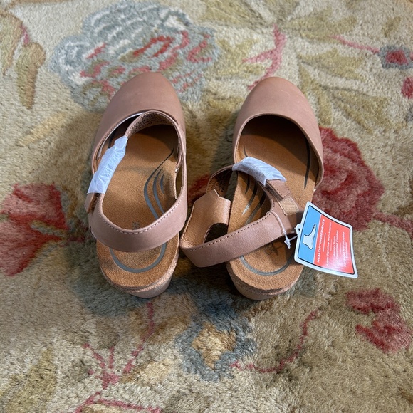 Aetrex Finley Leather Heel – Size 8.5 – Camel – New in Box - Picture 7 of 14